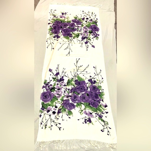 SHAWL/SCARF white with floral design extra long and fringed size 27 x 69 NWOT - Picture 5 of 13